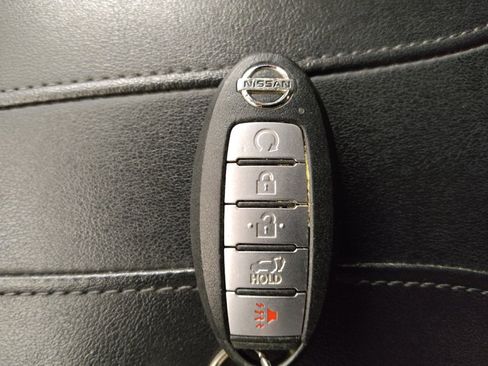 Used 2019 Nissan Rogue SV FWD image 32