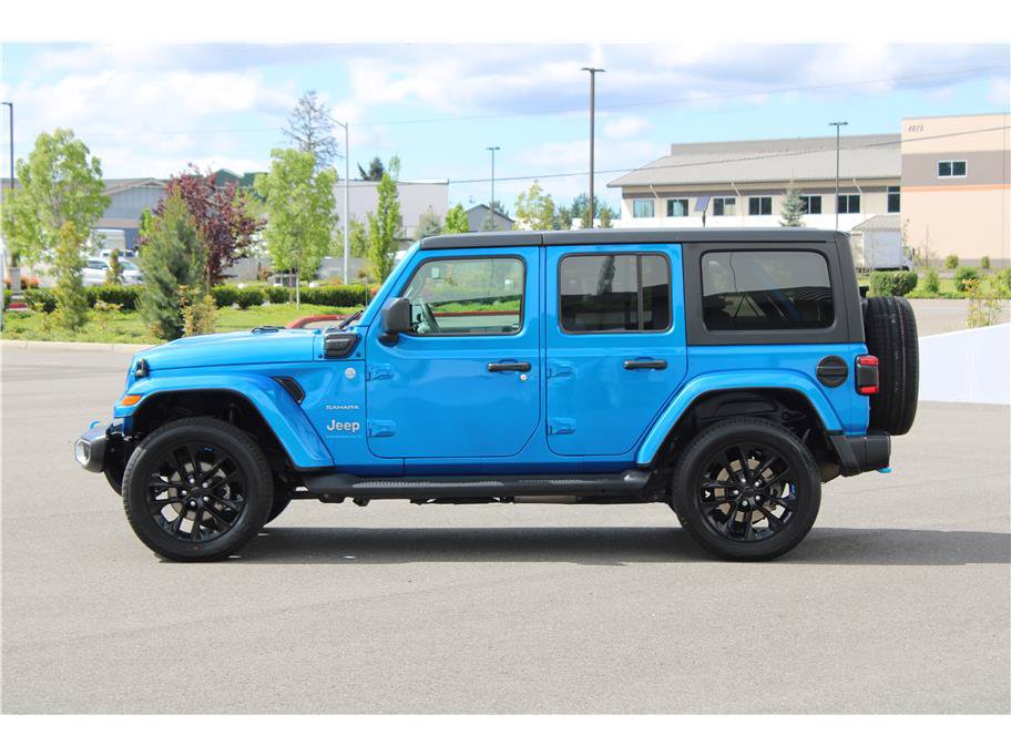 Used 2023 Jeep Wrangler Unlimited Sahara w/ Cold Weather Group AWD/4WD image 2