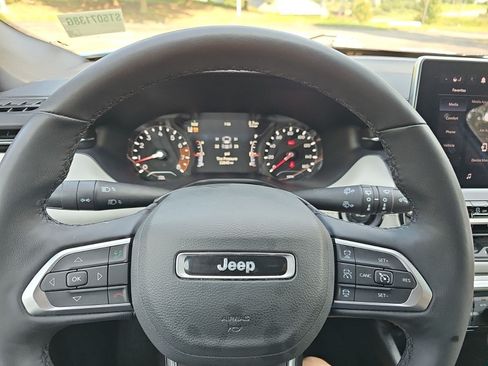 Used 2025 Jeep Compass Limited AWD/4WD image 22