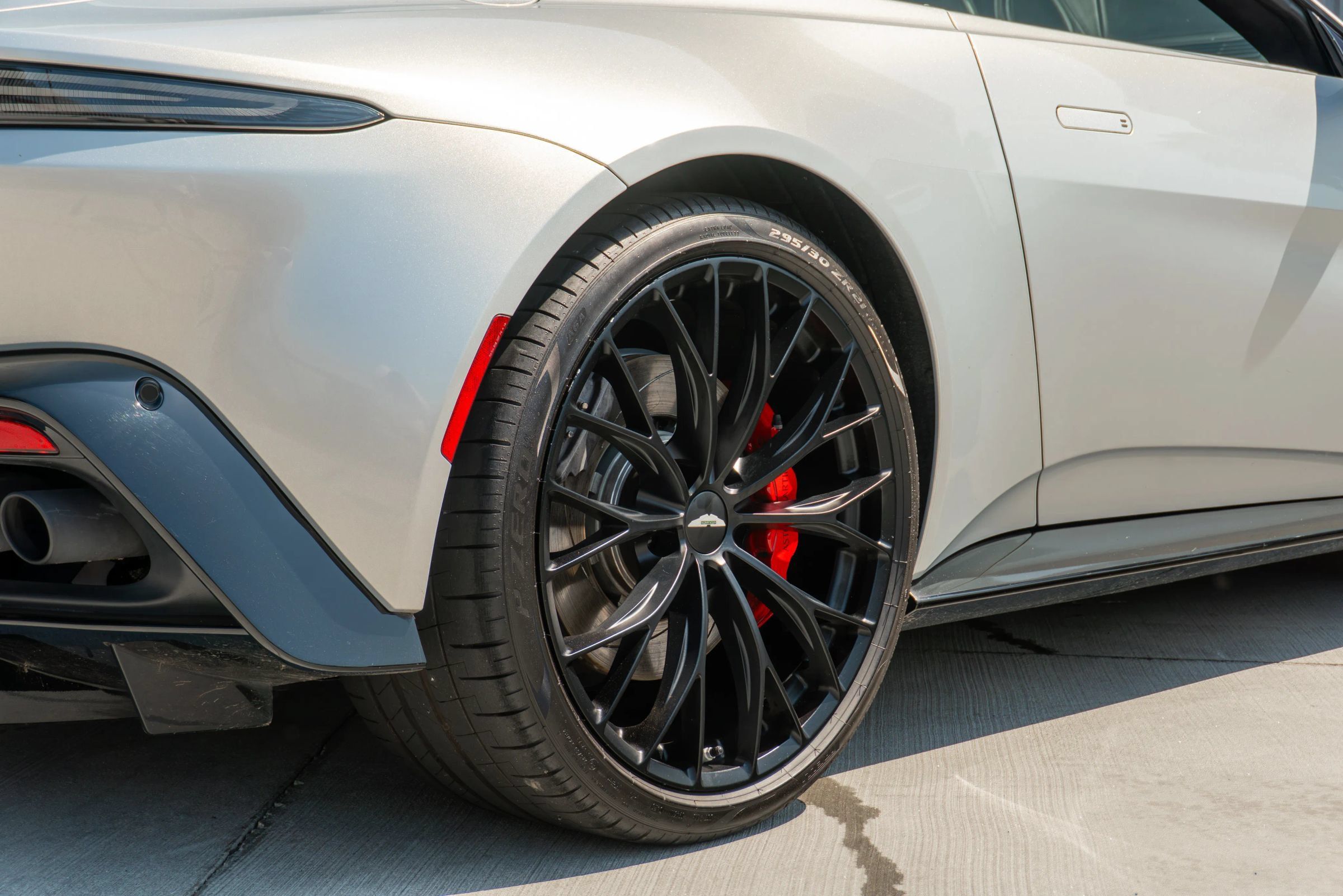Used 2022 Aston Martin V8 Vantage Roadster RWD image 44