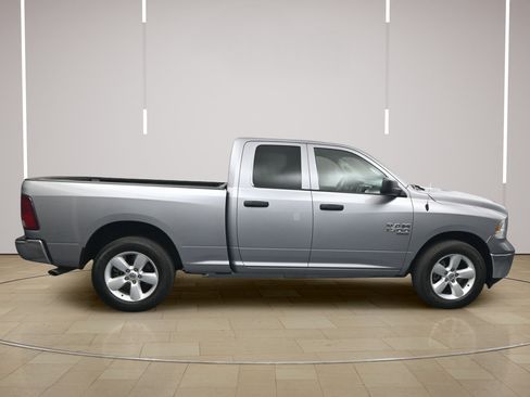 Used 2024 RAM 1500 Classic SLT AWD/4WD image 8