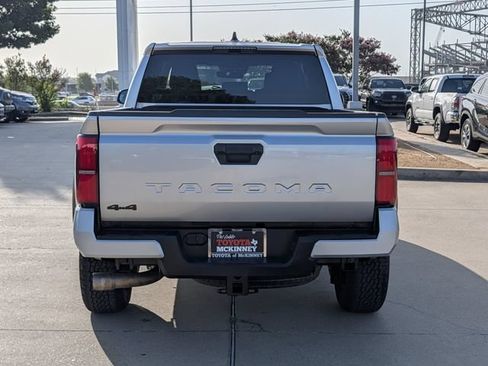 Used 2025 Toyota Tacoma TRD Off-Road AWD/4WD image 6