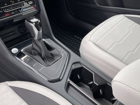 New 2025 Volkswagen Taos SE image 29