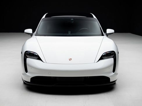 Used 2022 Porsche Taycan image 5