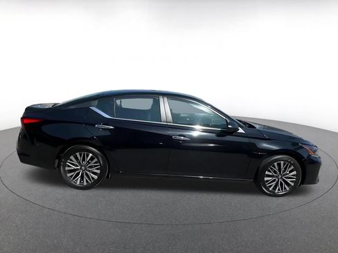 Used 2025 Nissan Altima 2.5 SV FWD image 7