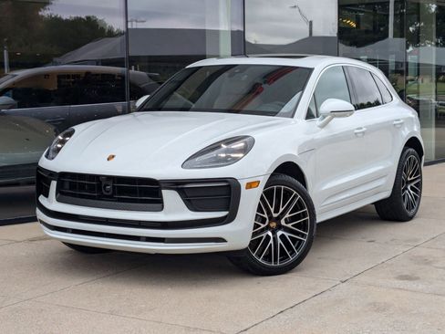 Used 2025 Porsche Macan image 1