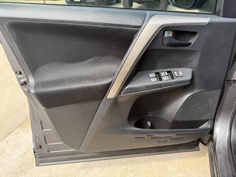 Used 2013 Toyota RAV4 XLE image 12