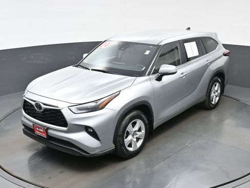 Used 2024 Toyota Highlander Limited AWD/4WD image 35