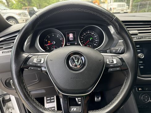Used 2020 Volkswagen Tiguan SE R-Line FWD image 23