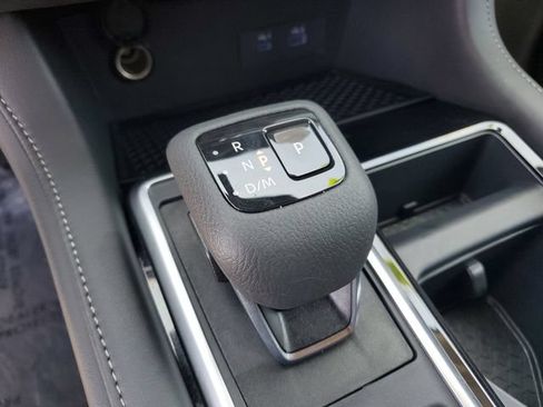 Used 2024 Nissan Pathfinder SV FWD image 25