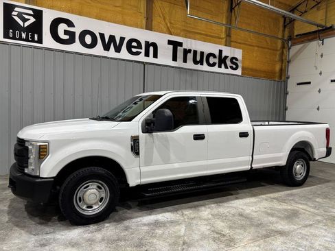 Used 2019 Ford F250 XL w/ Camper Package RWD image 4