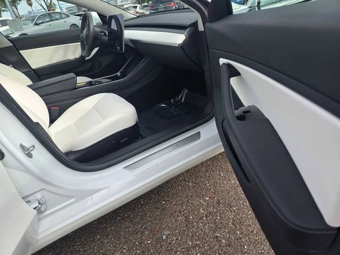 Used 2020 Tesla Model 3 Standard Range image 10