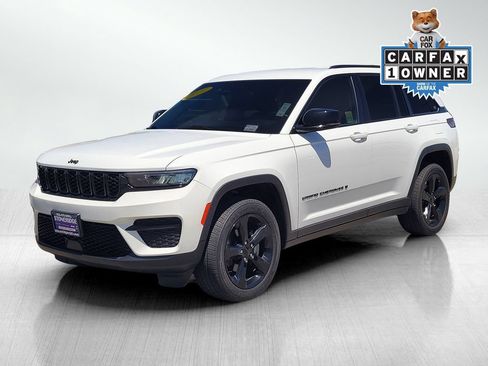 Used 2023 Jeep Grand Cherokee Altitude AWD/4WD image 8