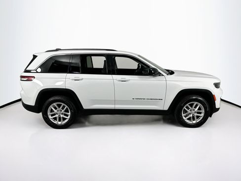 Used 2023 Jeep Grand Cherokee Laredo w/ Luxury Tech Group I image 4