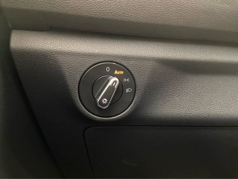 Used 2024 Volkswagen Jetta SE image 31