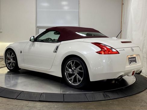 Used 2017 Nissan 370Z Touring Sport RWD image 15