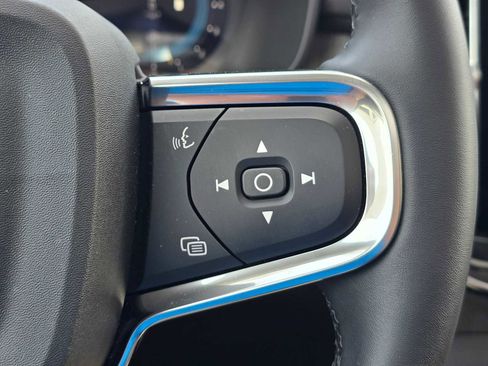 Certified 2024 Volvo XC40 B5 Plus image 29