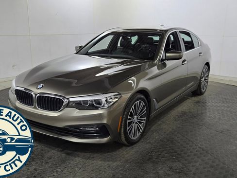 Used 2018 BMW 530i xDrive w/ Premium Package image 3