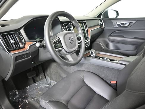 Used 2025 Volvo V60 B5 Cross Country Plus AWD/4WD image 23