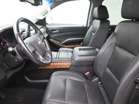 Used 2020 Chevrolet Suburban Premier AWD/4WD image 16