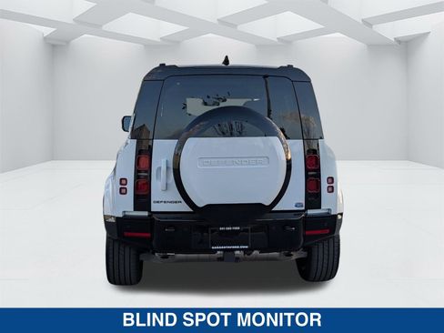 Used 2025 Land Rover Defender 110 X-Dynamic SE image 5