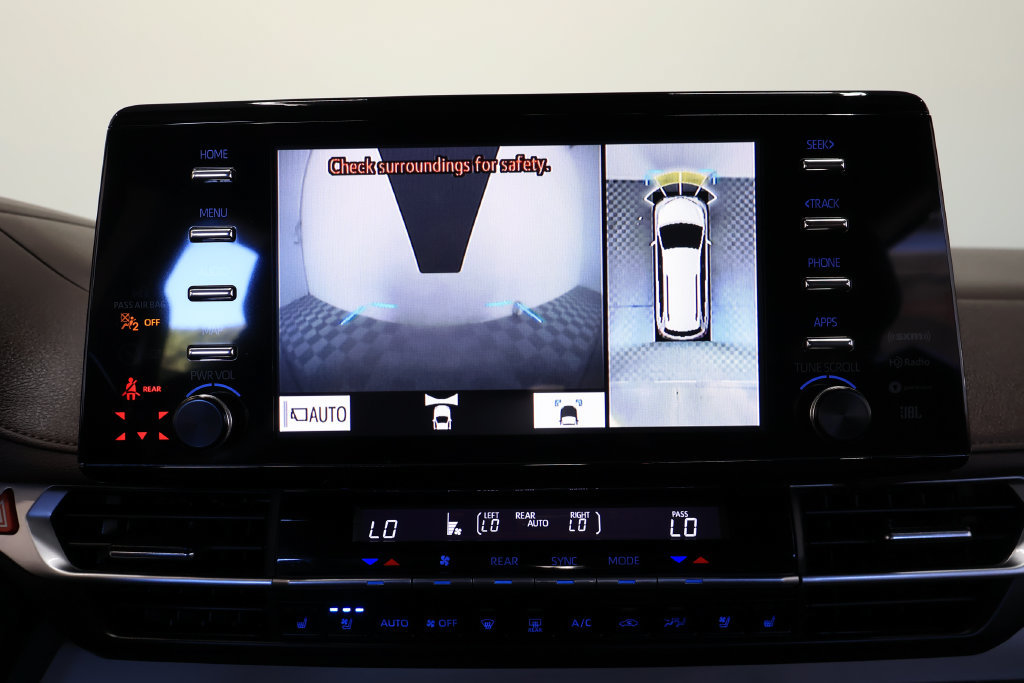 Used 2024 Toyota Sienna Platinum FWD image 34