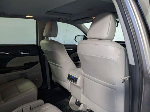Used 2016 Toyota Highlander Limited FWD image 29