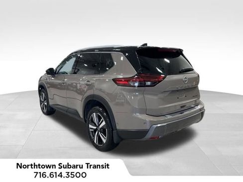 Used 2025 Nissan Rogue SL AWD/4WD image 3