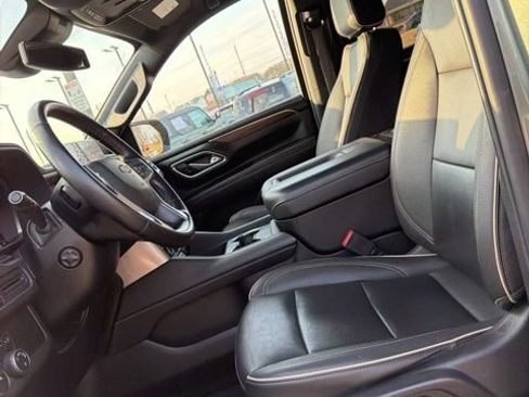 Used 2023 Chevrolet Suburban Premier image 11