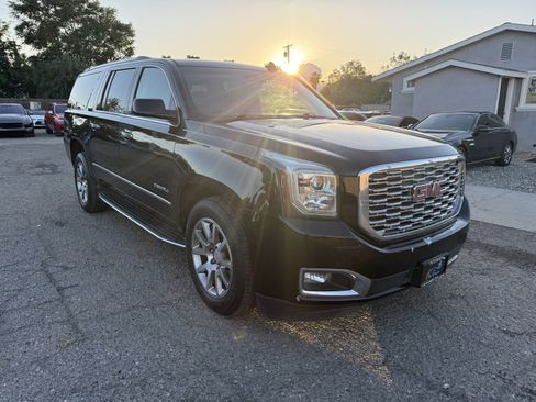 Used 2020 GMC Yukon XL Denali AWD/4WD image 3
