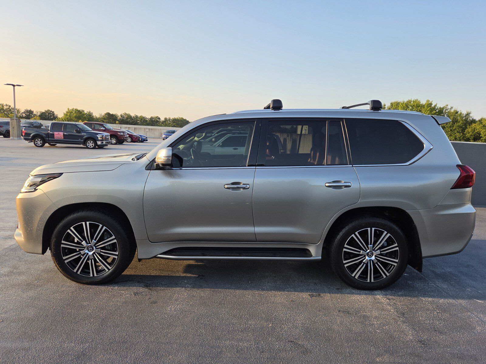 Used 2021 Lexus LX 570 4WD w/ Luxury Package image 2