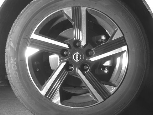 Used 2025 Nissan Sentra SV image 13