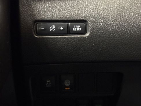 Used 2020 Nissan Rogue Sport SV image 18