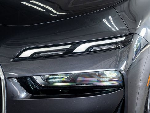 Used 2024 BMW i7 xDrive60 image 13