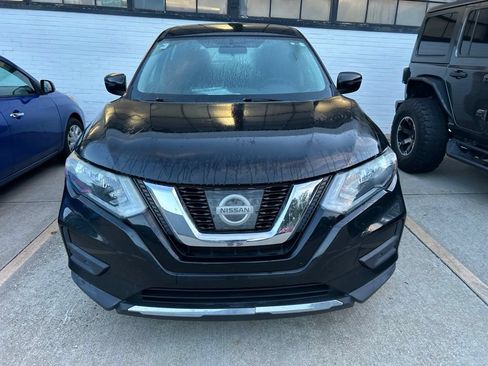 Used 2017 Nissan Rogue FWD image 2