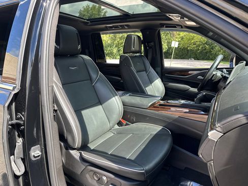 Used 2023 Cadillac Escalade ESV Premium Luxury image 35