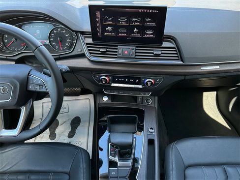 Used 2023 Audi Q5 2.0T Premium w/ Convenience Package image 16