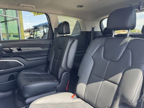 Used 2023 Kia Telluride EX w/ EX Captain's Chair Package image 37