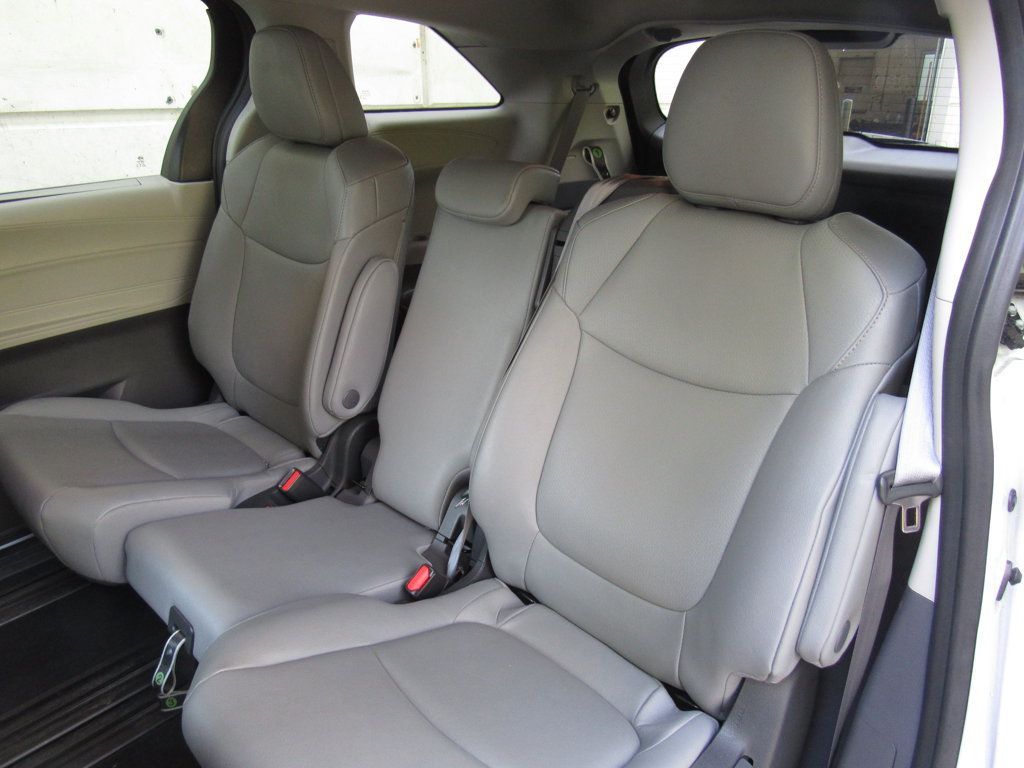 Certified 2023 Toyota Sienna XLE FWD image 16