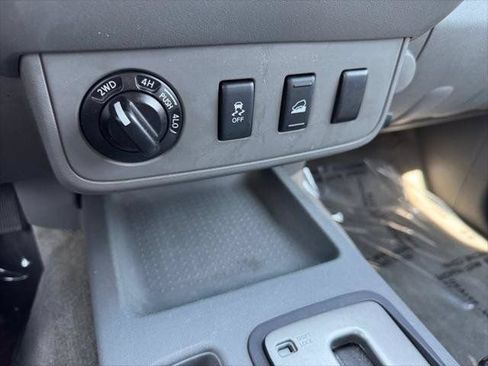Used 2012 Nissan Frontier SV AWD/4WD image 53