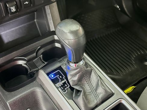 Used 2021 Toyota Tacoma TRD Off-Road image 20