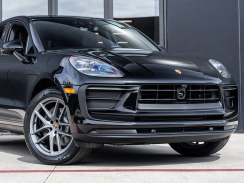 Certified 2026 Porsche Macan AWD/4WD image 9