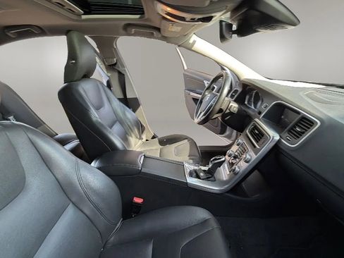 Used 2018 Volvo S60 T5 Inscription image 23