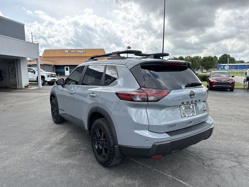 Used 2025 Nissan Rogue SV AWD/4WD image 12