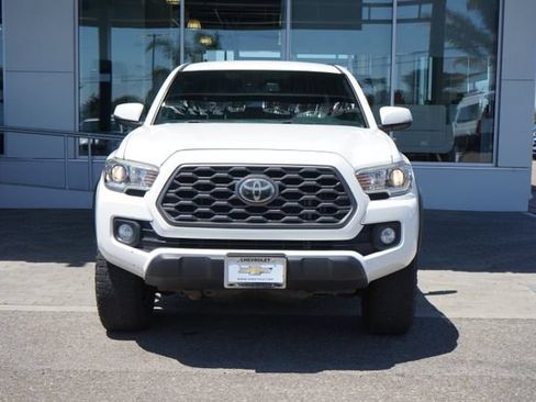 Used 2020 Toyota Tacoma TRD Off-Road w/ Technology Package AWD/4WD image 3