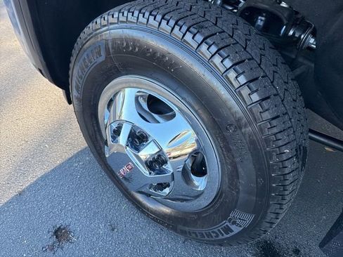 Used 2024 GMC Sierra 3500 SLE w/ SLE Convenience Package image 34