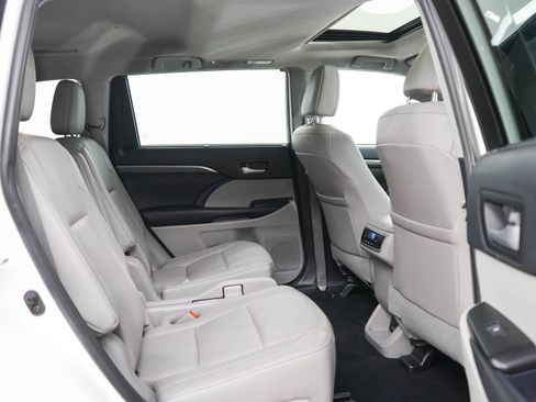Used 2019 Toyota Highlander Limited AWD/4WD image 12