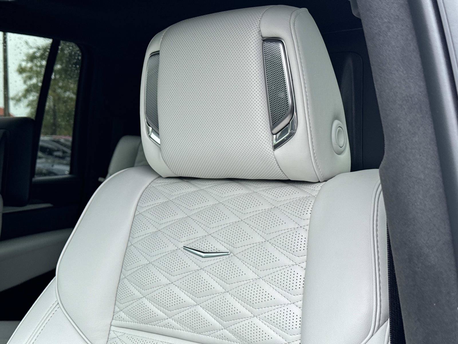 Certified 2026 Cadillac Escalade ESV Platinum Sport w/ LPO, ONYX Package AWD/4WD image 13