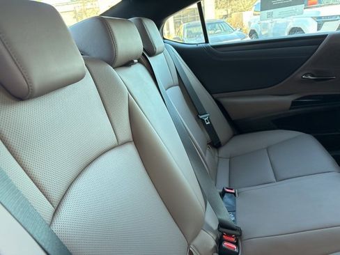 Used 2025 Lexus ES 350 w/ Premium Package image 7
