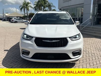 Used 2022 Chrysler Pacifica Pinnacle